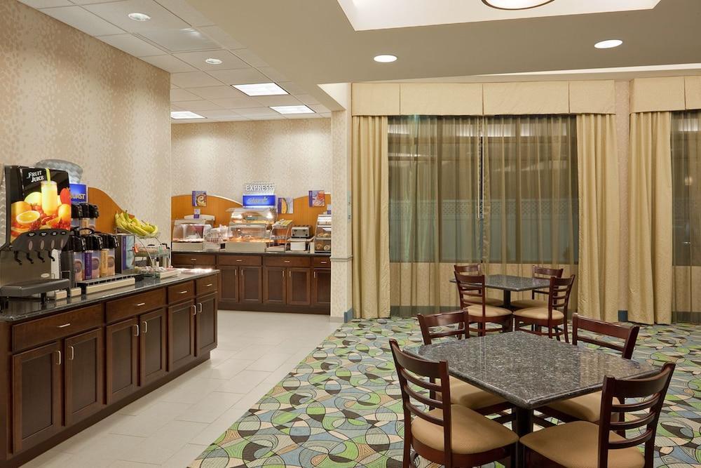 Comfort Inn & Suites Plainville-Foxboro Exterior foto